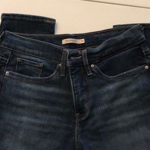 Levi’s 311 Shaping Skinny Jeans (28x32)